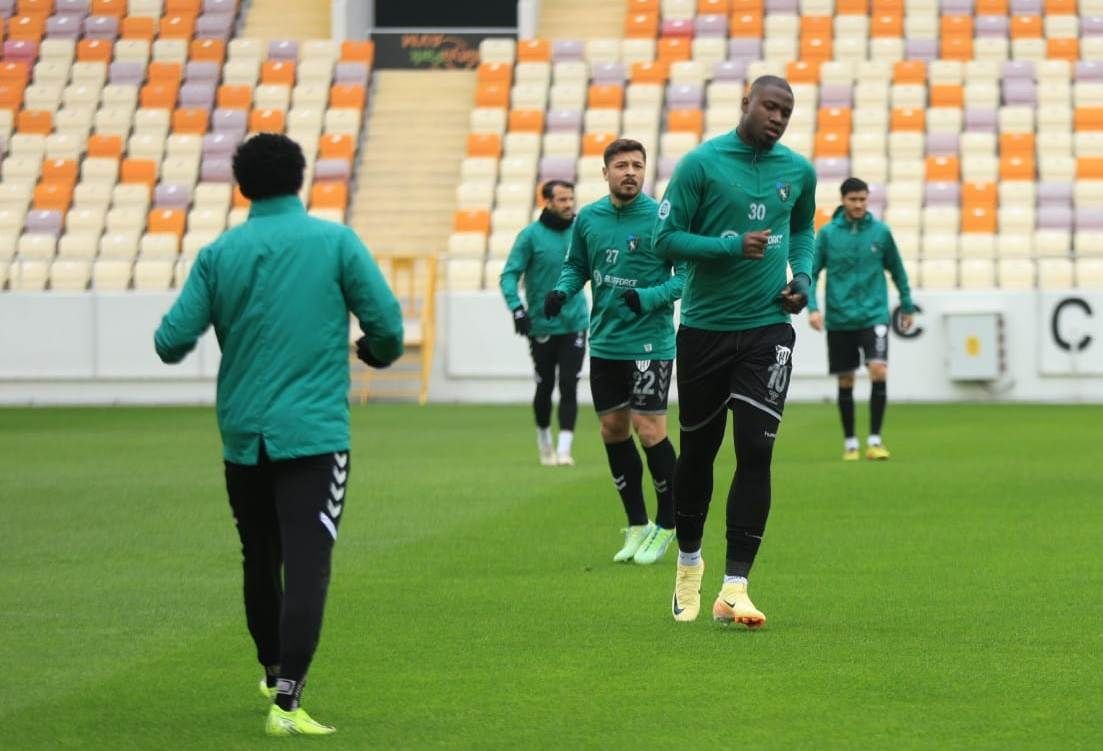 Yeni Malatyaspor - Kocaelispor maçının ilk yarısından kareler - Resim: 1