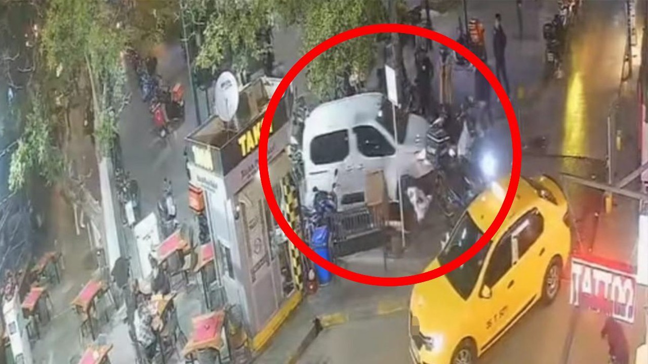İzmir'de polisten kaçan şahıs park halindeki motorsikletleri ezdi