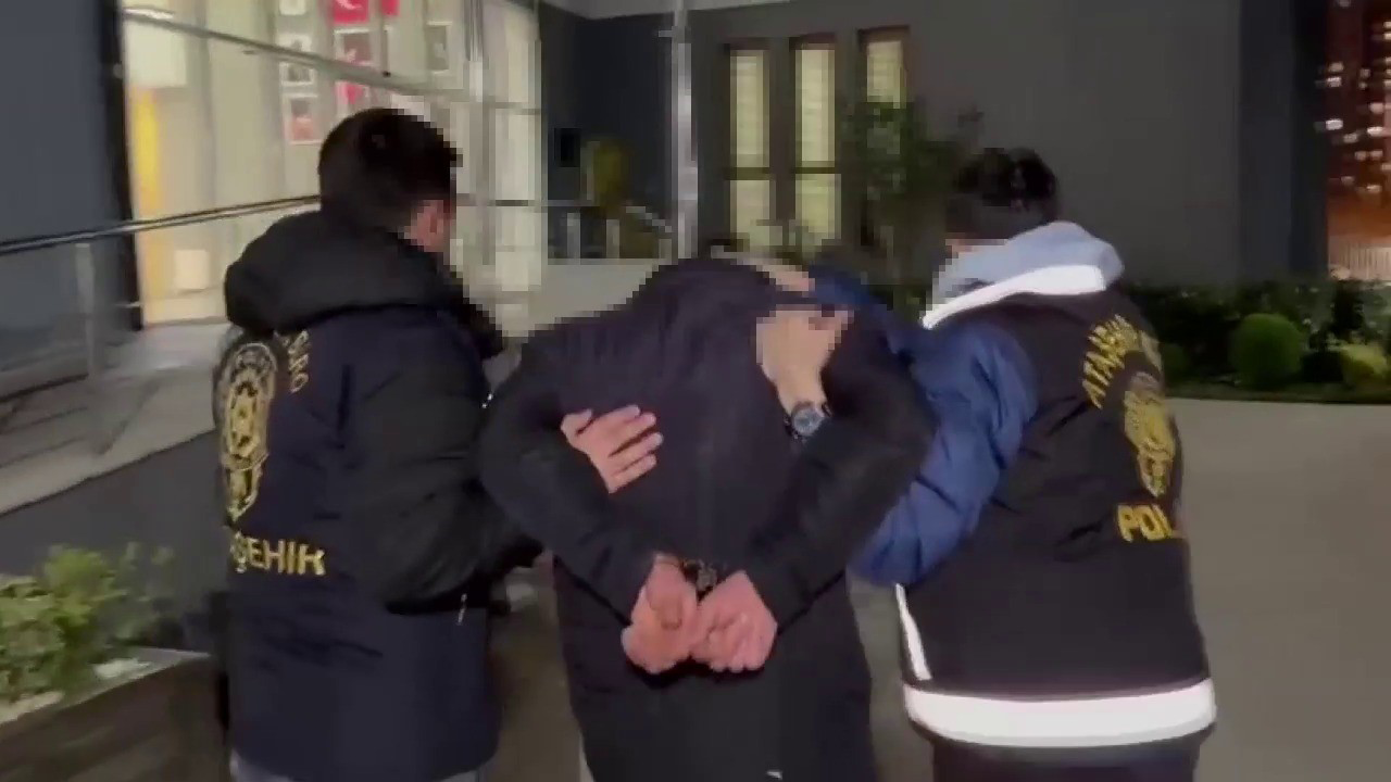 Kuyumcudan çıkan kadının çantasını çaldı! Yakalanıp cezaevine gönderildi