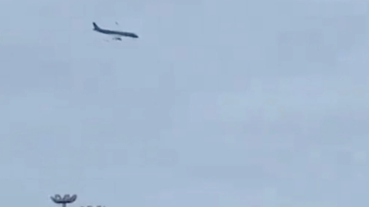 Kazakistan'da yolcu uçağı düştü