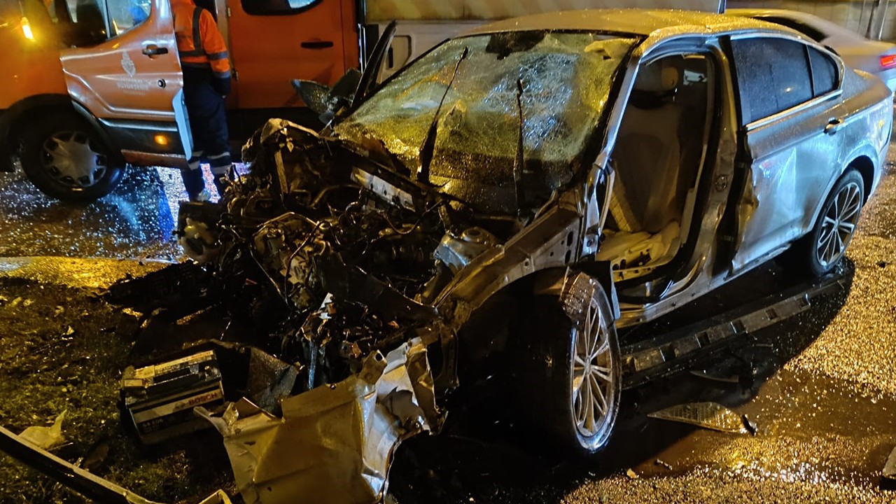 Kartal'da feci kaza: Servis minibüsü ile çarpıştı!