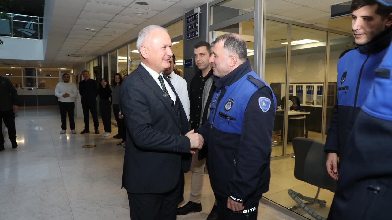 Ahmet Çalık, belediye personelinin yeni yılını kutladı