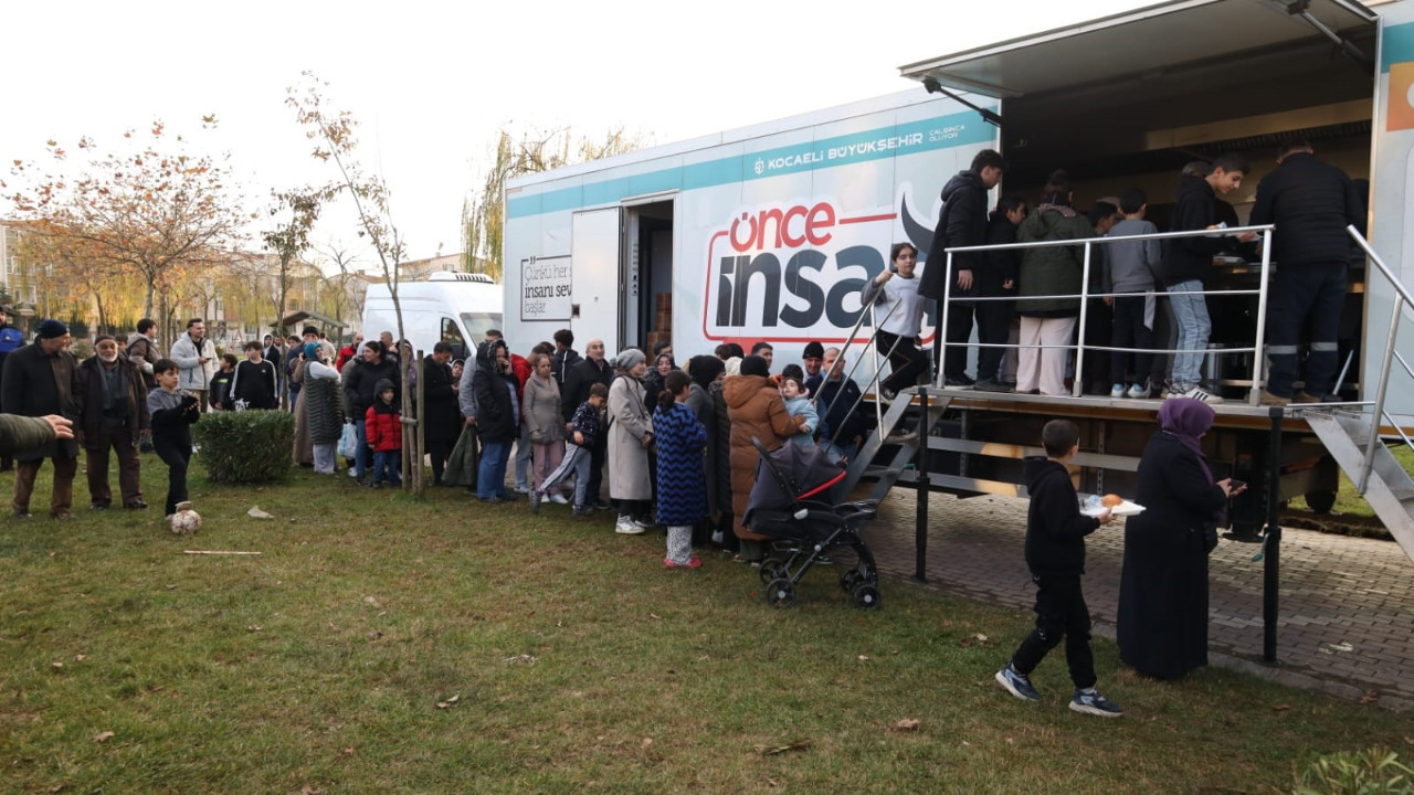Kocaeli Büyükşehir Belediyesi'nden Darıcalılara yemek ikramı