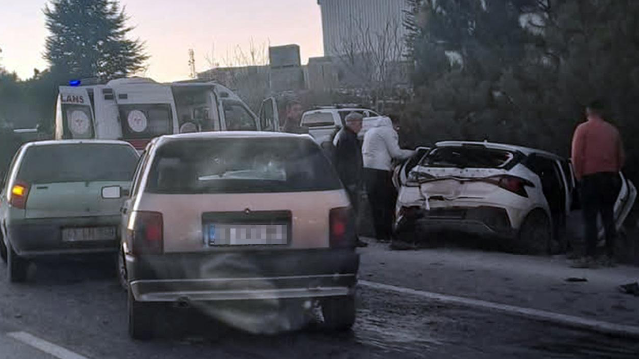 Afyonkarahisar'da zincirleme trafik kazası: Çok sayıda yaralı var!