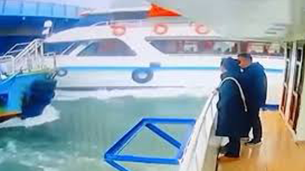 Haliç'te seyir halindeki iki tekne çarpıştı