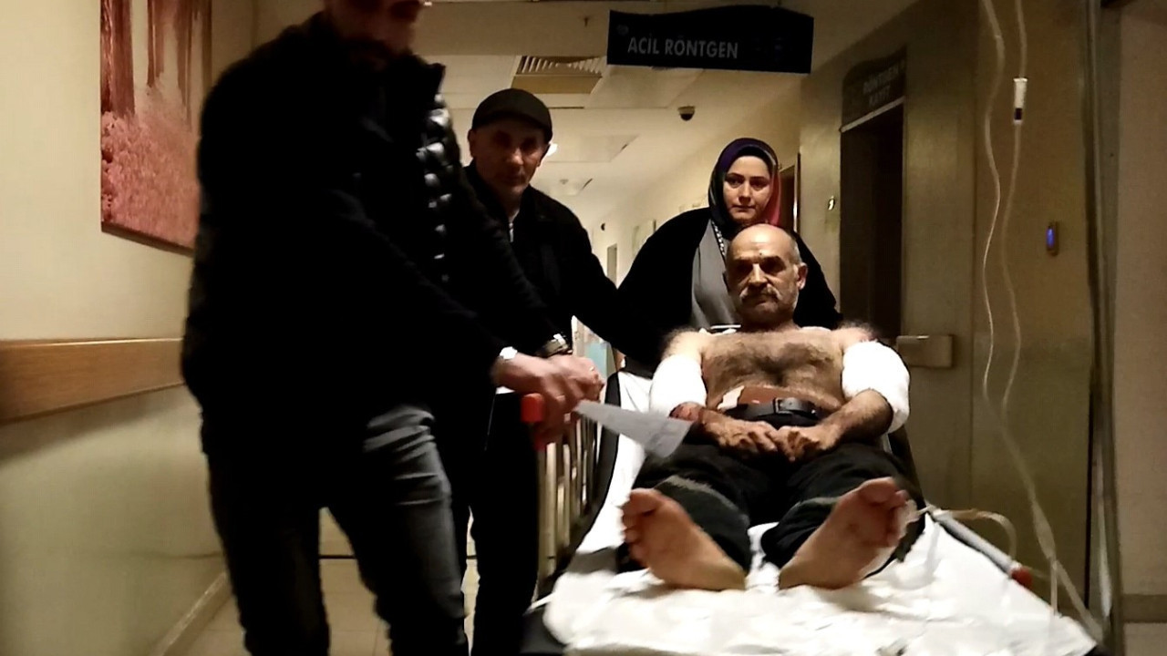 Ağaç soyma makinesine kollarını kaptırdı!