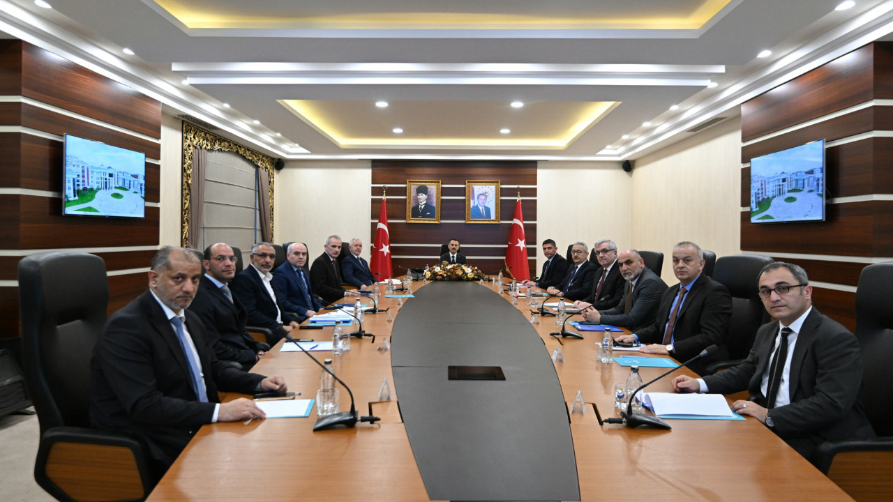 Vali İlhami Aktaş, il müdürleri ile birlikte toplantı gerçekleştirdi