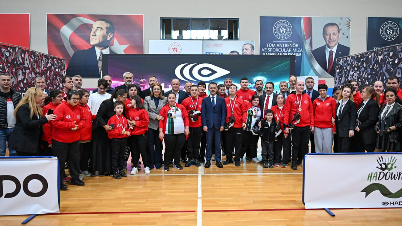 Vali İlhami Aktaş Gölcük Down Sendromlular Derneği ve Kocaeli HADO Akademi etkinliğine katıldı