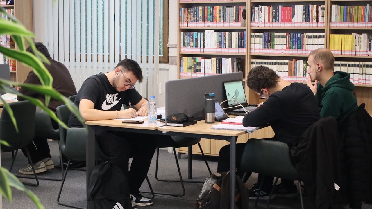 Zübeyde Hanım Kütüphanesi'ne yoğun ilgi!