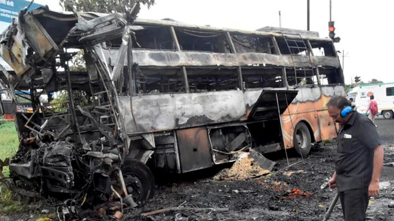 Meksika'da facia: Otobüsle kamyon çarpıştı, onlarca kişi hayatını kaybetti!