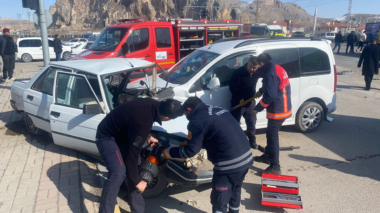 Van'da trafik kazası: Yaralılar var!