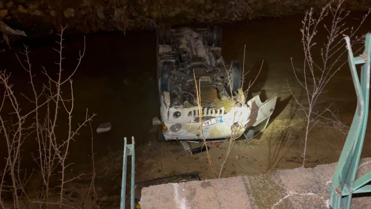 Bursa'da trafik kazası: Dereye uçtu!