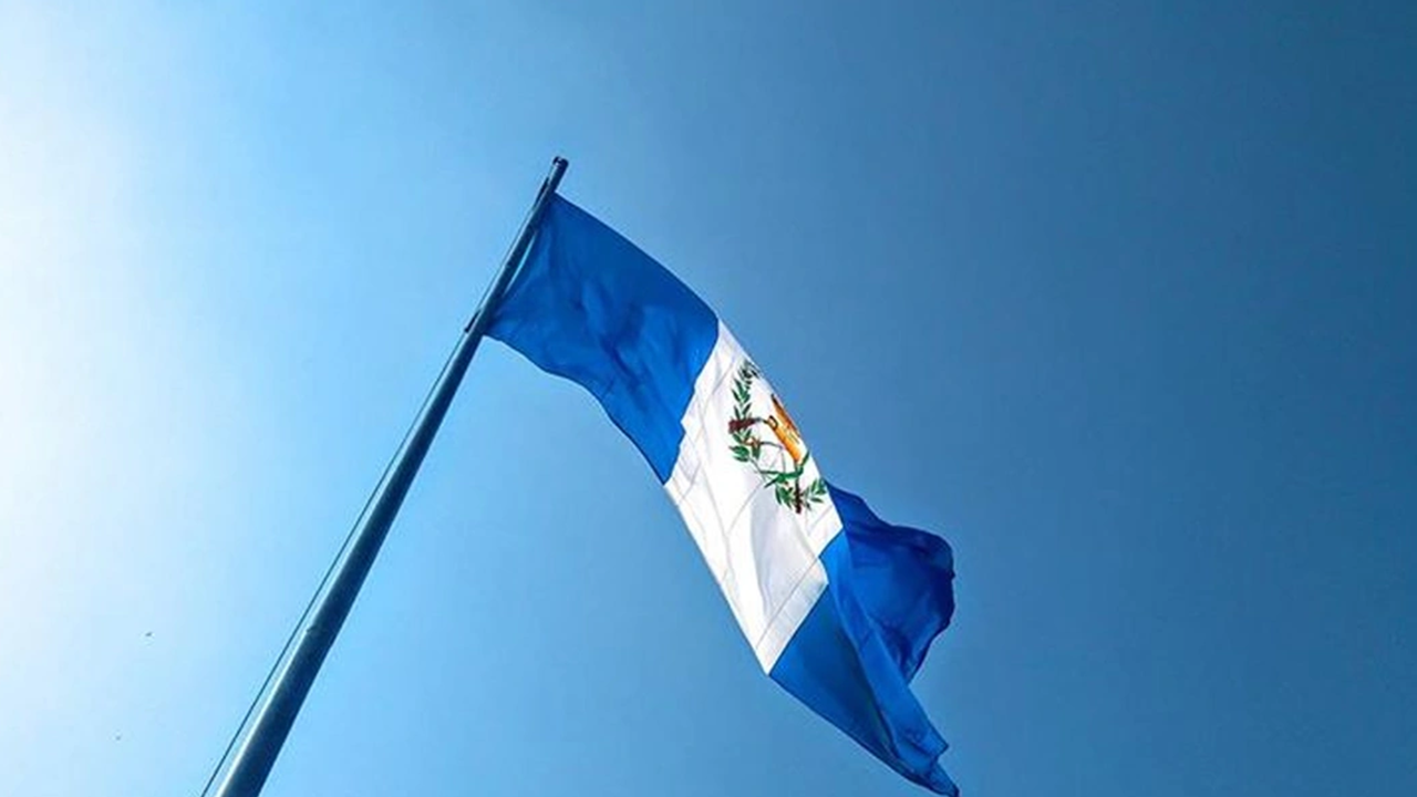 Yolcu otobüsü köprüden düştü: 51 ölü