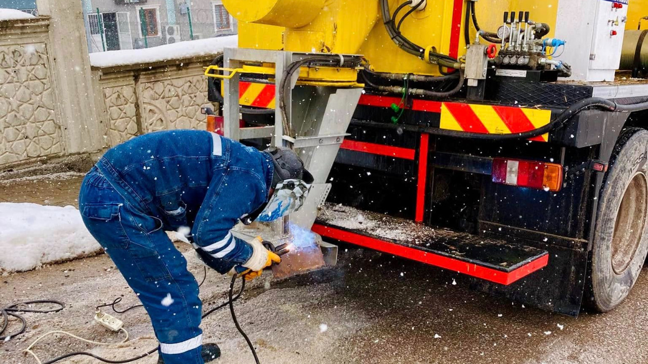 Körfez'de karla mücadelede büyük özveri