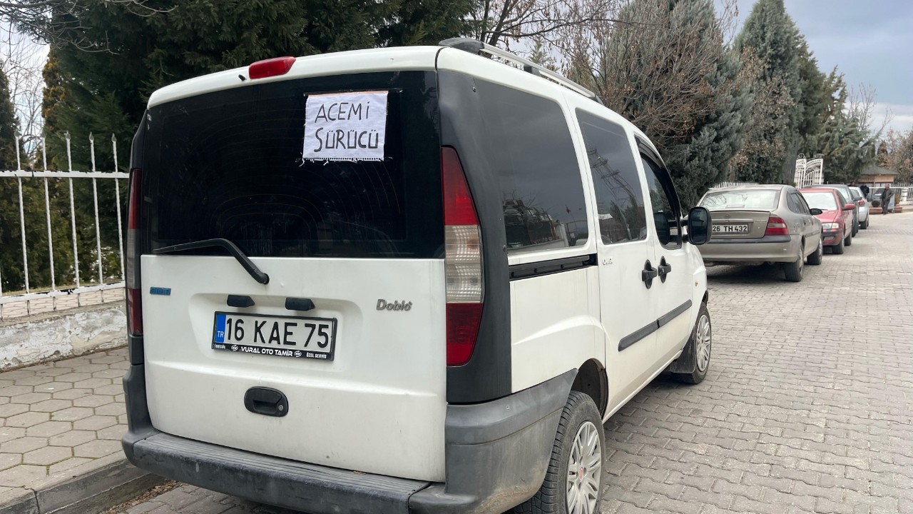 Dikkat çeken yazı: ‘Acemi Sürücü’
