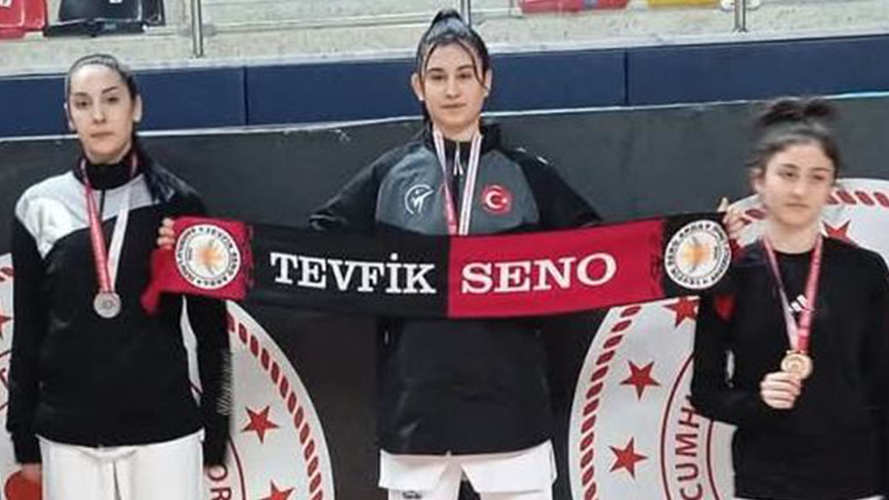 Başarılı tekvandocu Belinay yine kürsünün en üstünde!
