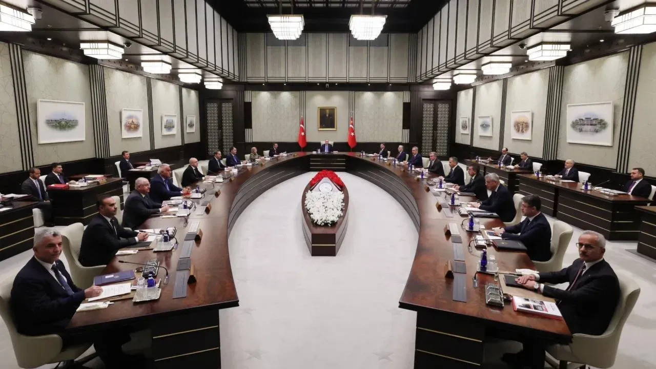 Cem Küçük'ten flaş kulis bilgisi: "Bakanlar Kurulu değişmeyecek!"