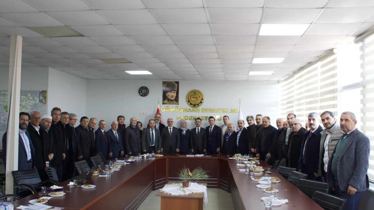 İlhami Aktaş, Kocaeli Gümüşhane Dernekler Federasyonunu ziyaret etti