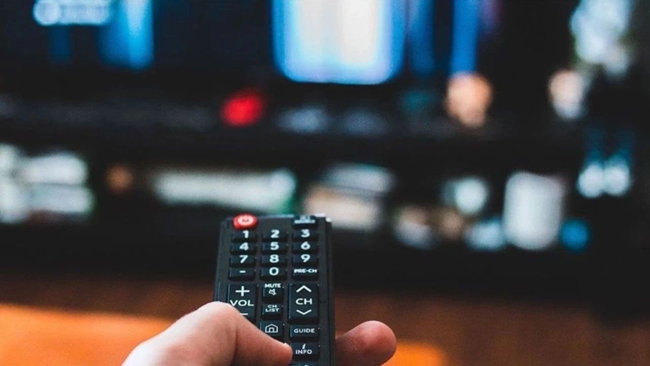 3 NİSAN 2025 Perşembe TV yayın akışı! Bugün televizyonda ne var? Bu akşam hangi dizi var? - Resim: 1