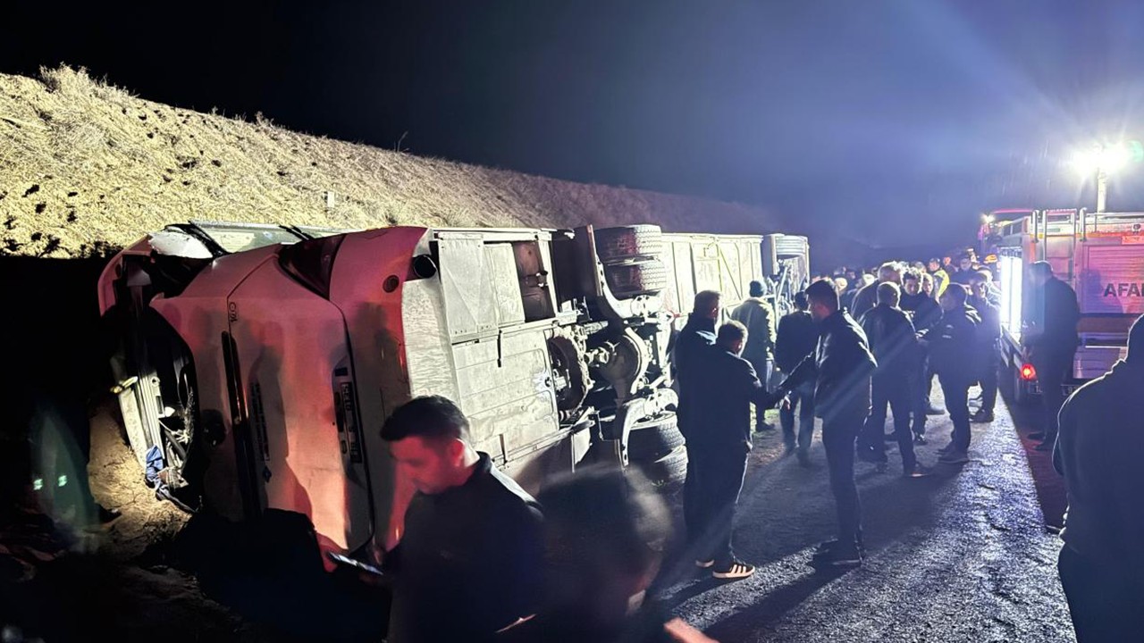 Çankırı'da işçi servisi kaza yaptı: Onlarca yaralı var!