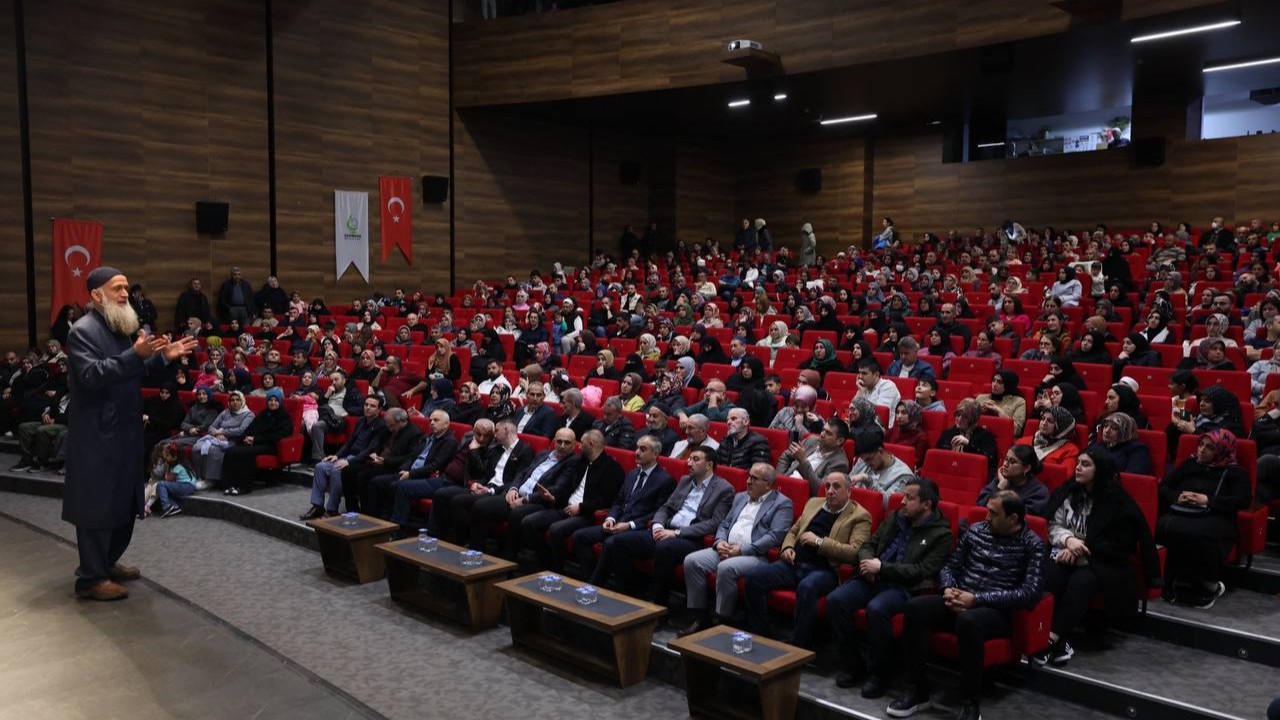 ''Günümüzdeki ilişkiler'' söyleşisi Çayırova'da yoğun ilgi gördü