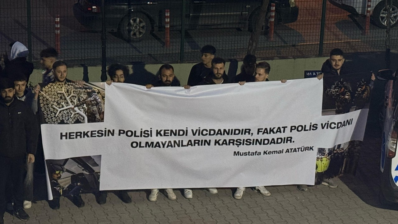 AK Parti Derince İlçe Gençlik Kolları polislerimizi unutmadı!