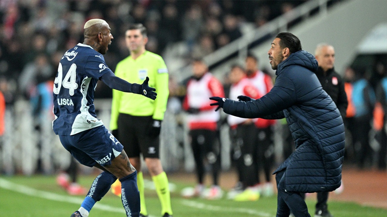 Fenerbahçe'nin zirve takibi sürüyor... Sivas'ta hata yok! 1-3