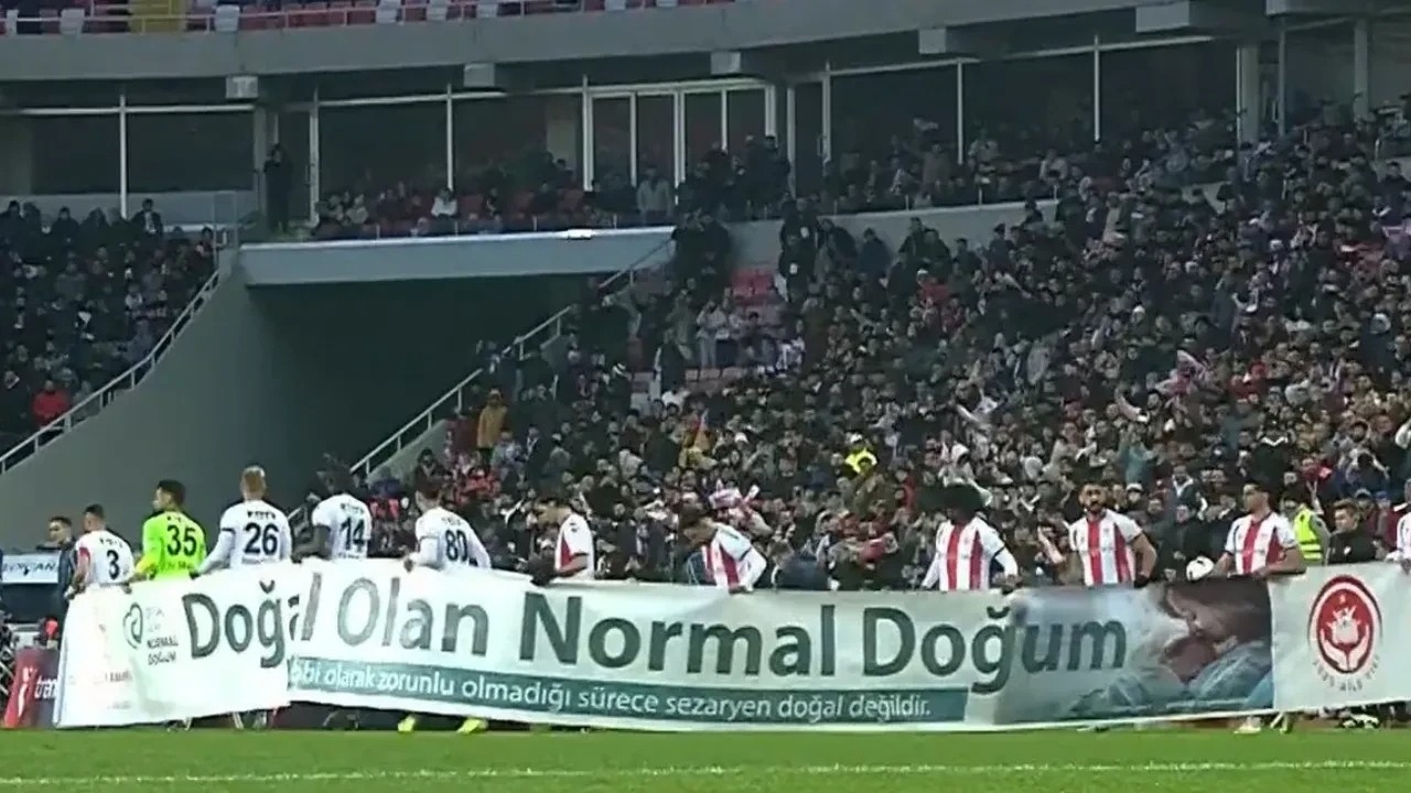 Normal doğum pankartı gündeme bomba gibi düştü
