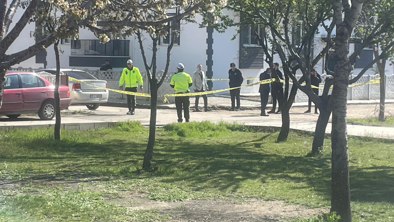 Boşanma aşamasındaki eşini sokak ortasında öldürdü!