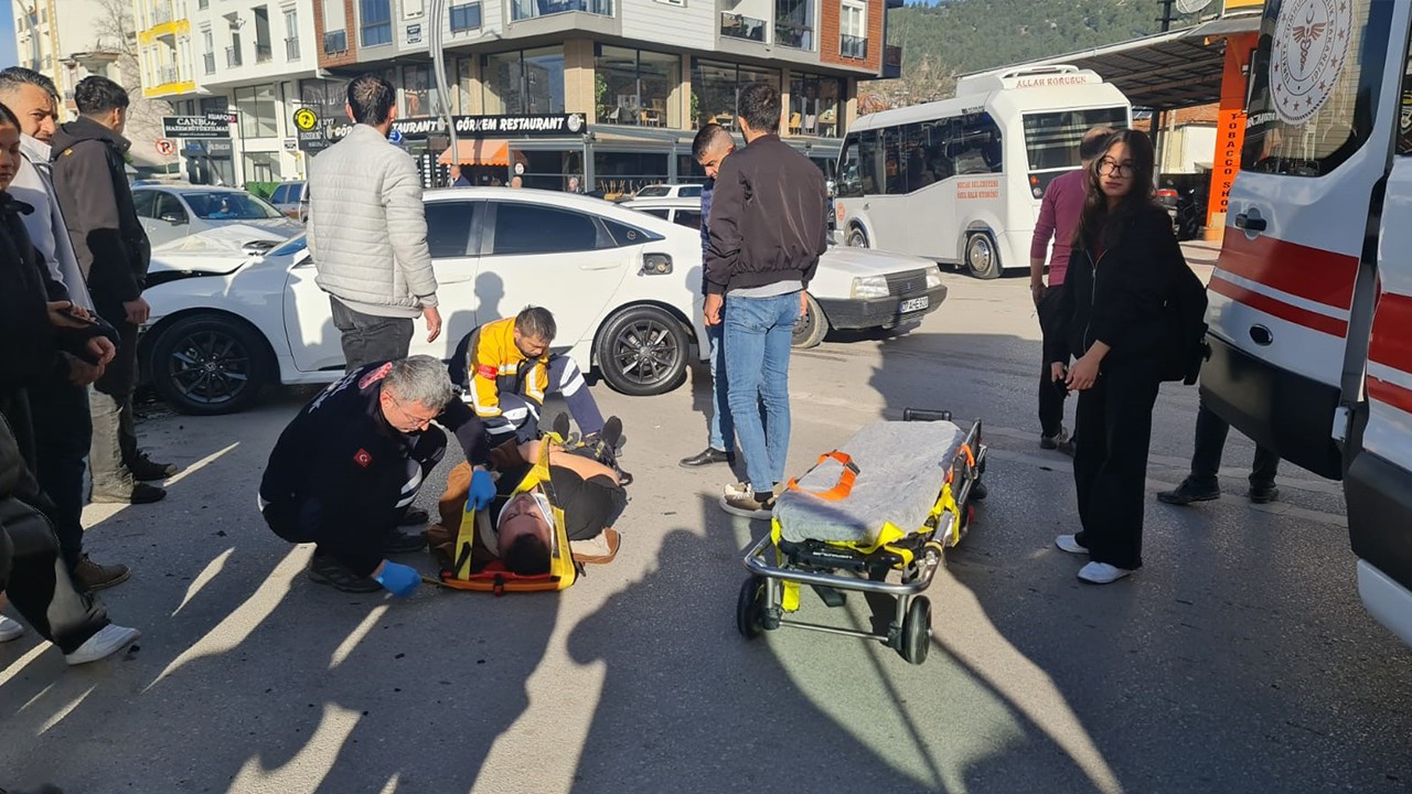 Burdur'da korku dolu anlar: Öğrenci servisi kazaya karıştı!