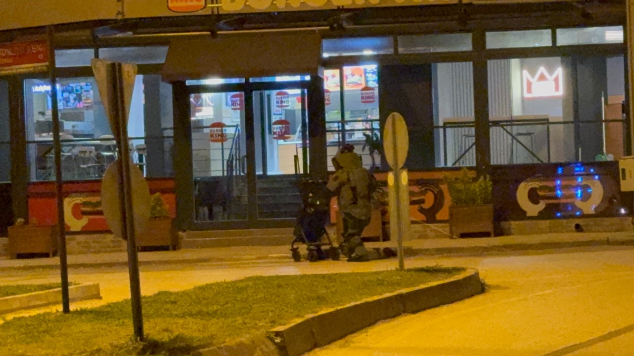 Unutulan çanta fünye ile patlatıldı