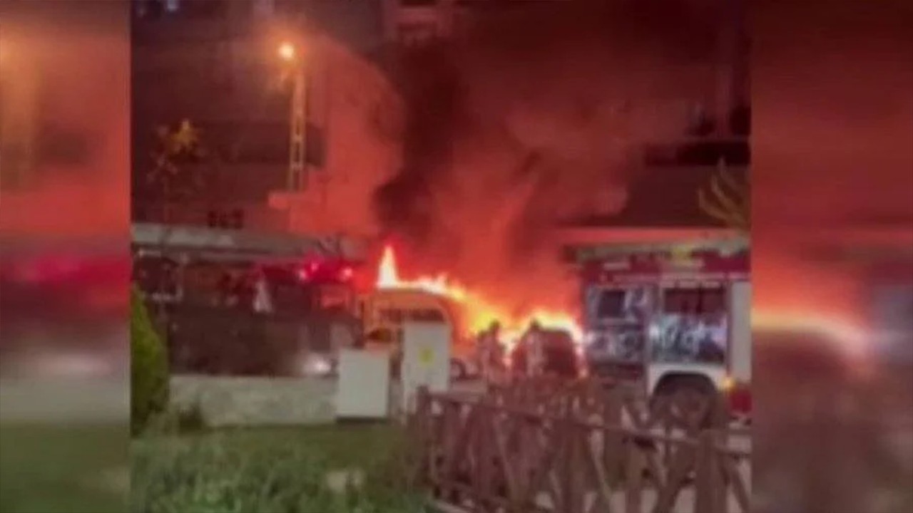 İstanbul'da gece alevlerle aydınlandı: Birçok araç küle döndü!