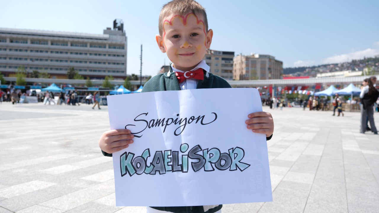 23 Nisan şenliklerinde “Şampiyon Kocaelispor” detayı