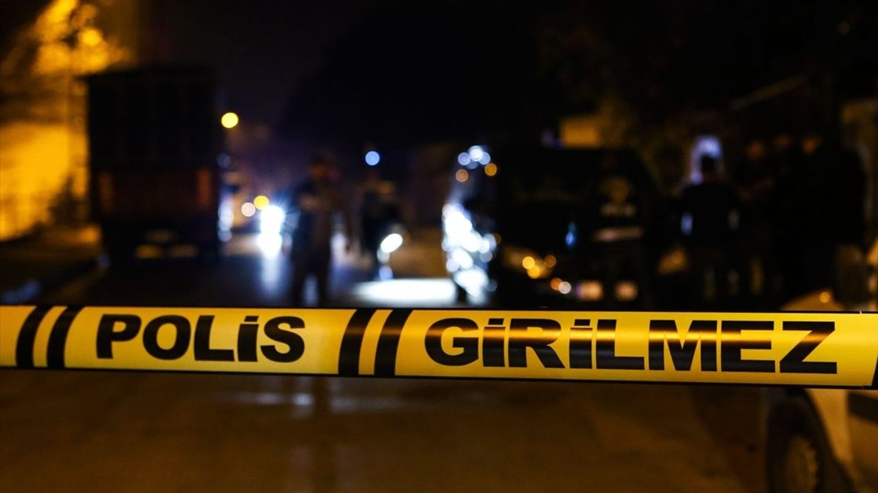 Eski vekilin oğlu annesini vurdu!