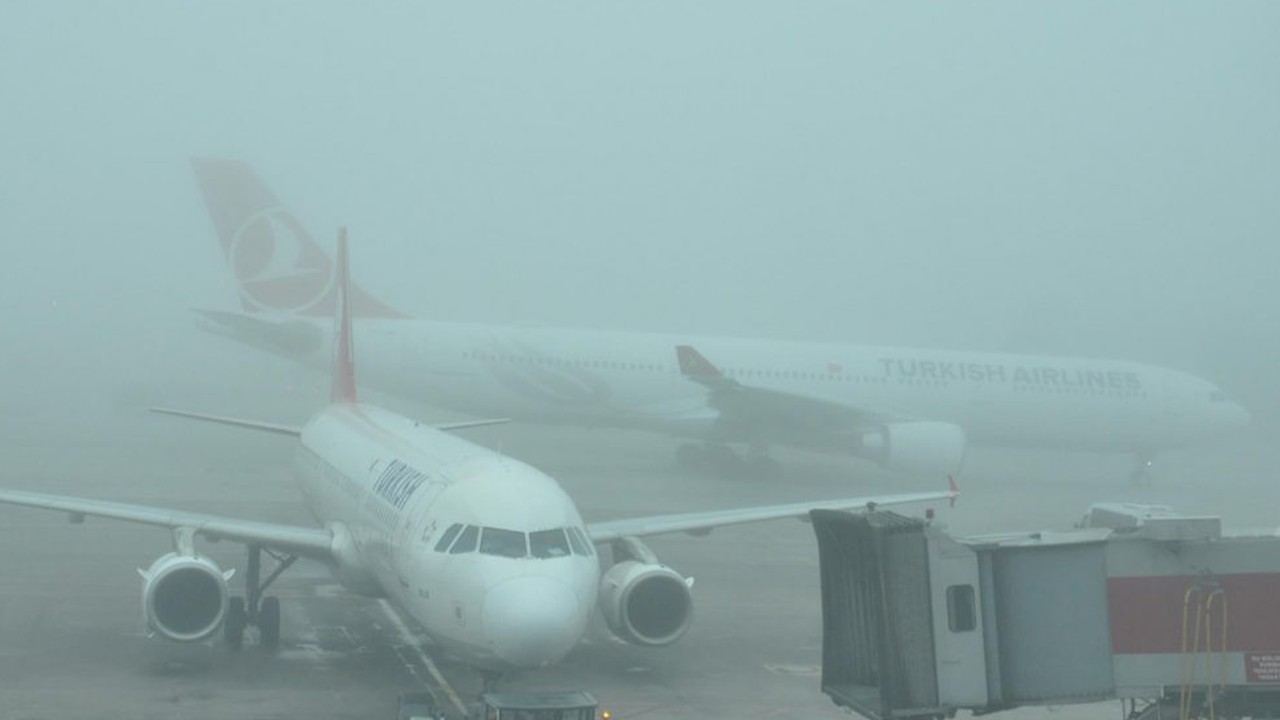 Hava ulaşımına sis engeli!