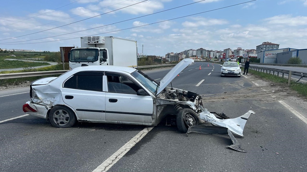 Tekirdağ'da korkutan kaza: Bariyerlere çarpıp ters döndü!