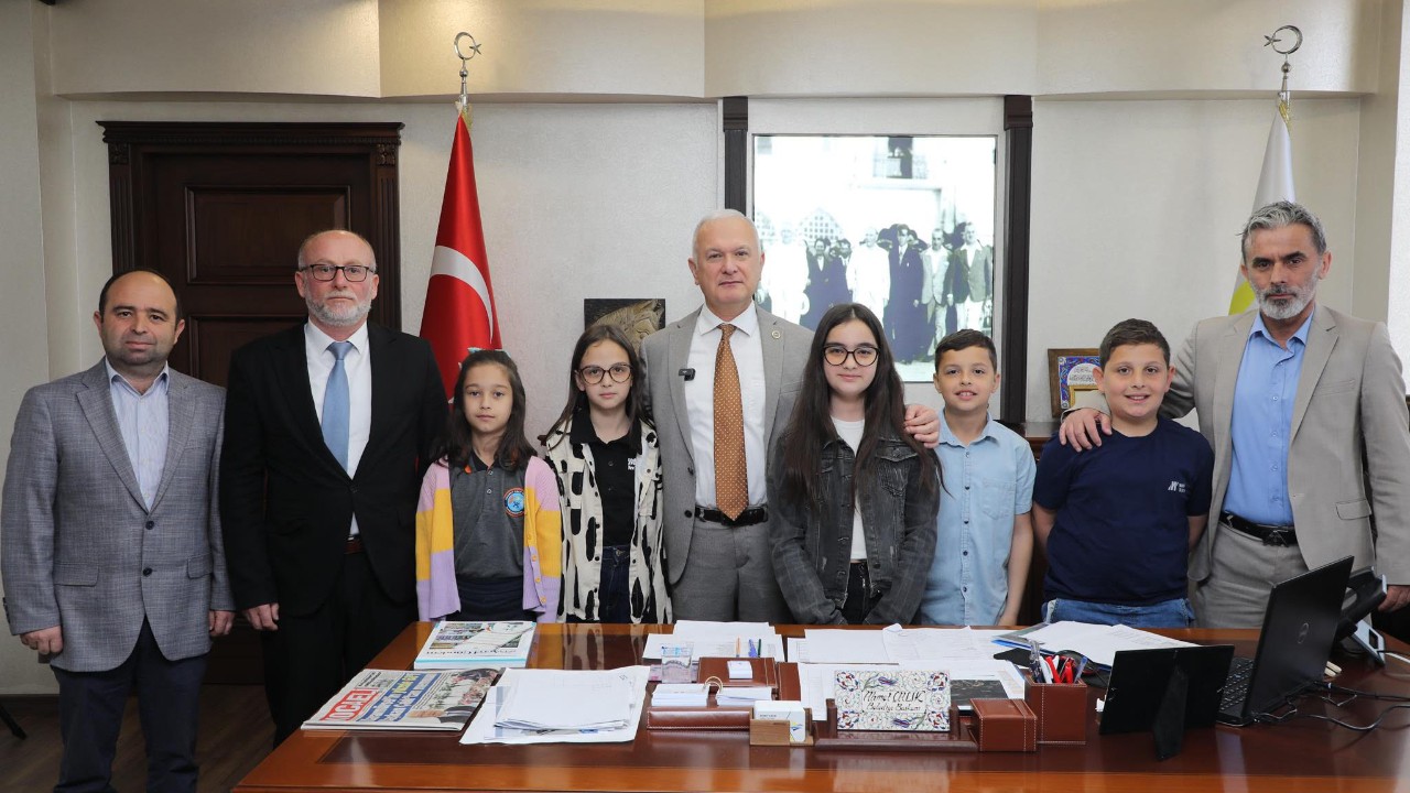 23 Nisan’da başkanlık koltuğu minik Ada’ya emanet edildi
