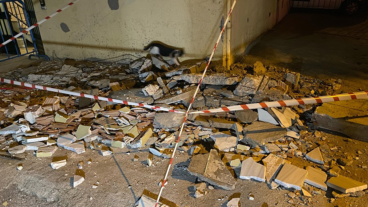 İstanbul'da korku dolu anlar: 5 katlı binada çökme yaşandı!
