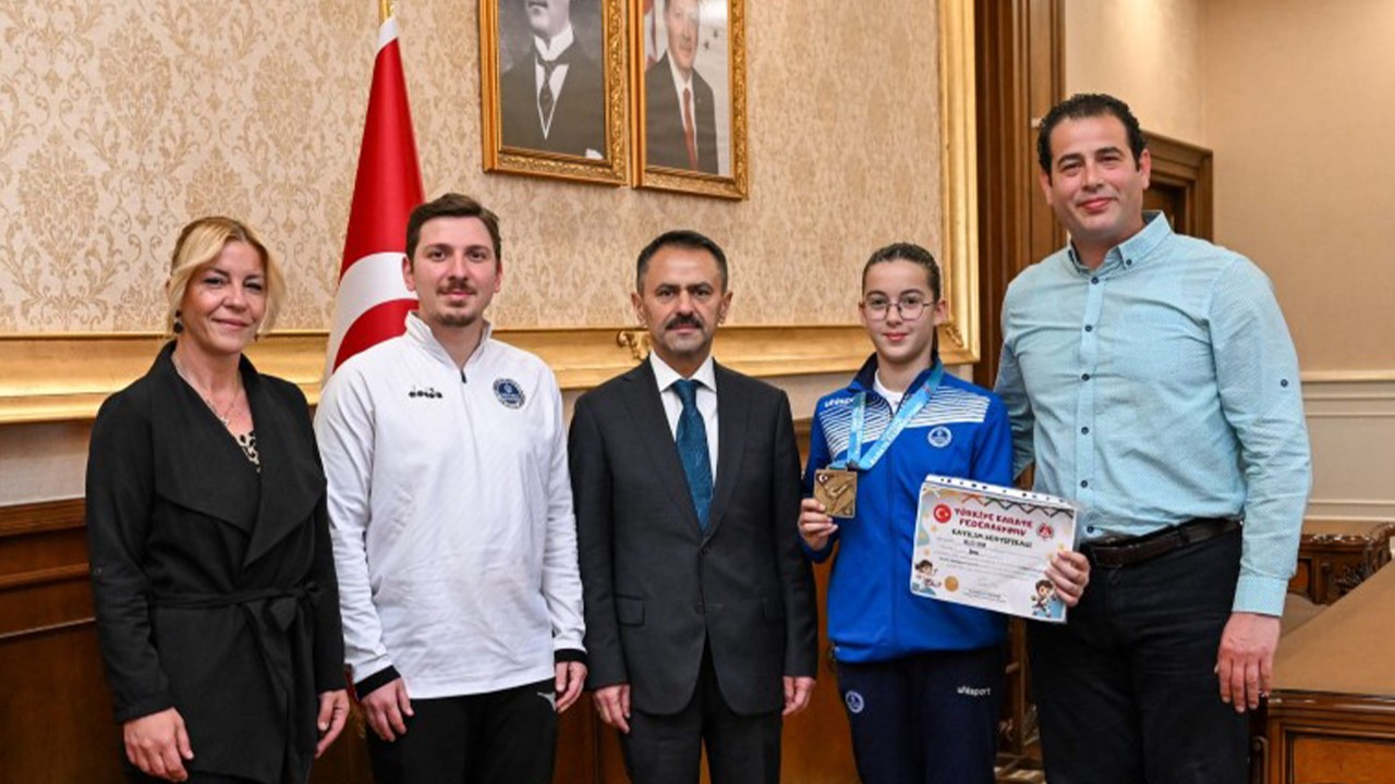 Vali İlhami Aktaş, karate şampiyonu Melis Uran'ı ağırladı