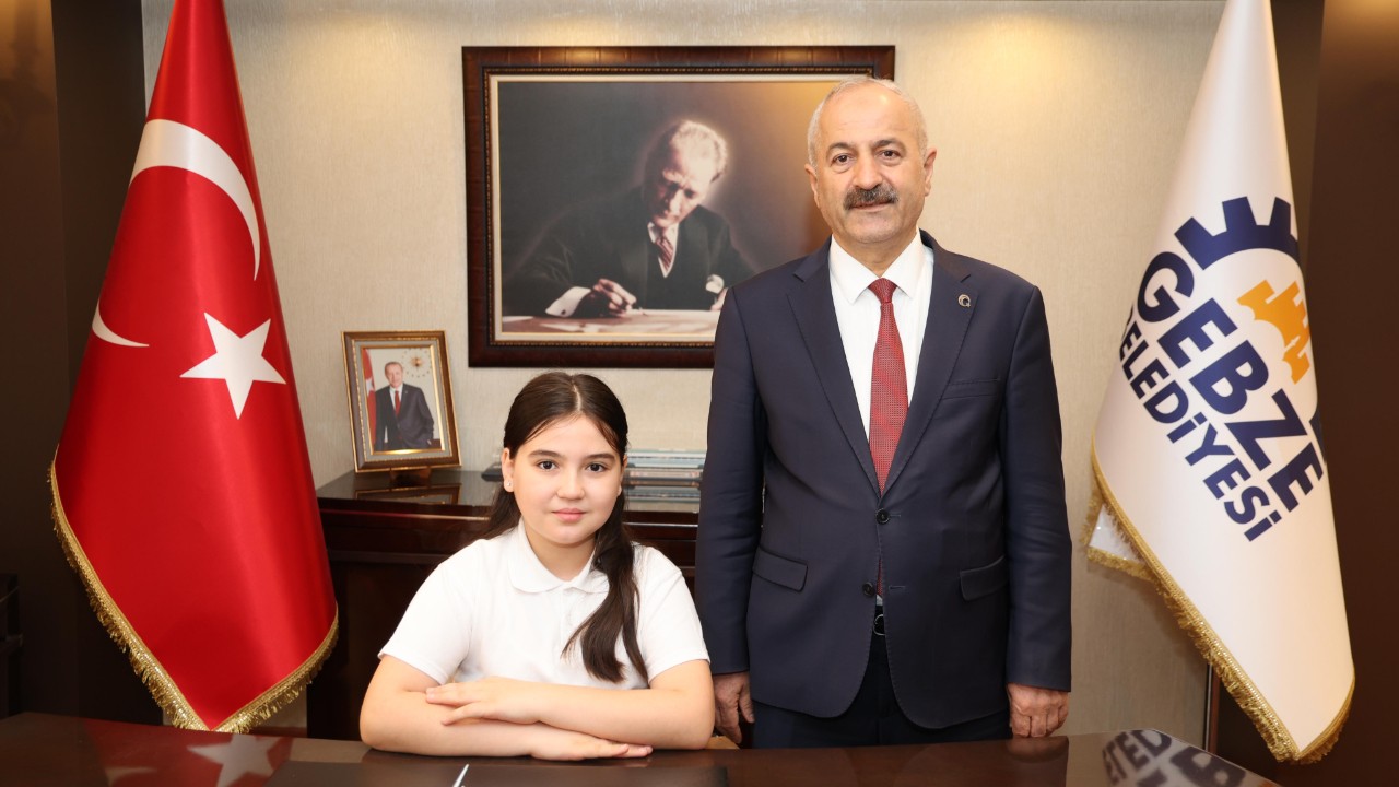 Başkan Büyükgöz koltuğu Kübra Sultan’a devretti
