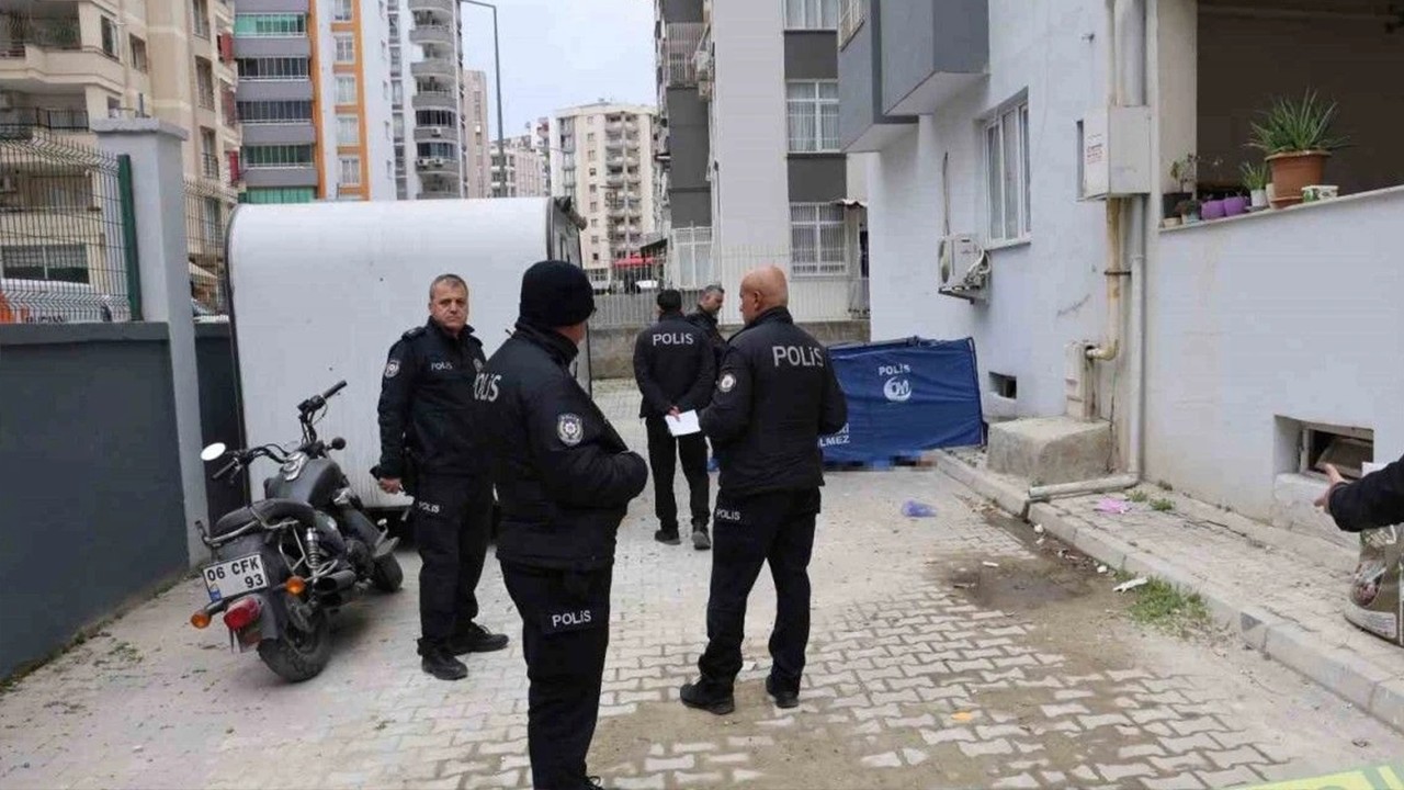 Cam silerken düşen kadın hayatını kaybetti
