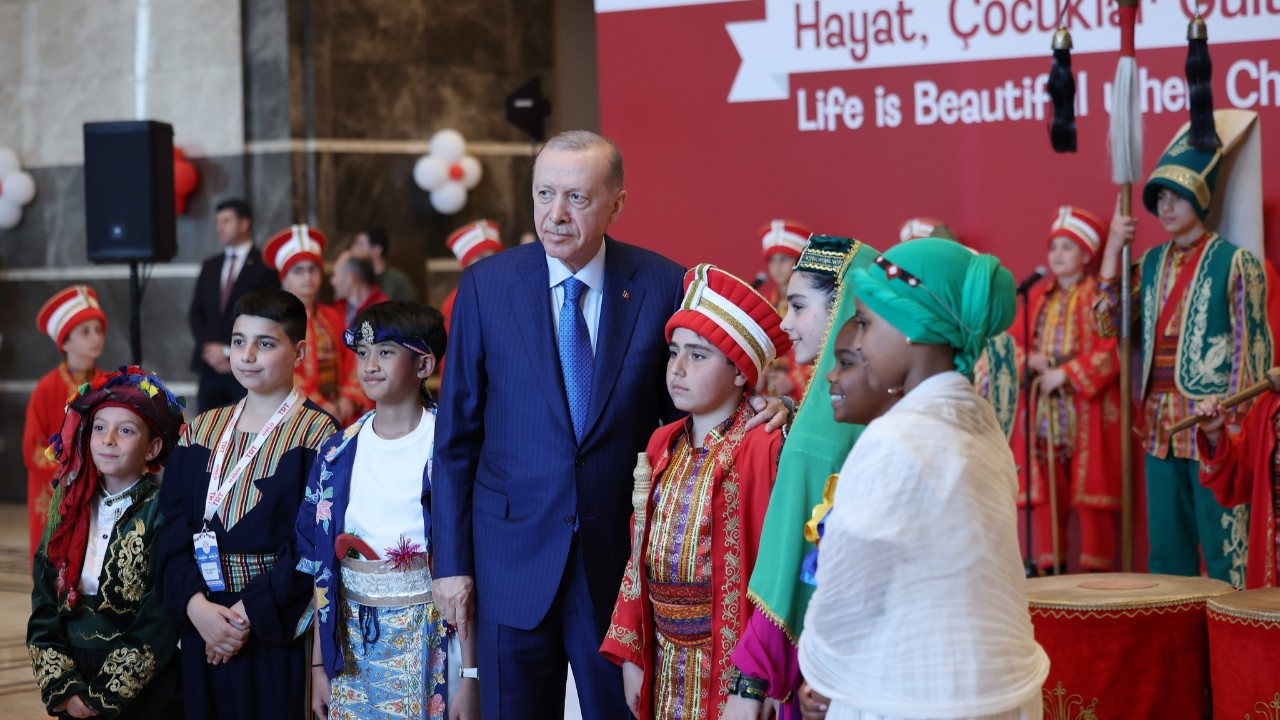 Cumhurbaşkanı Erdoğan Kartepe Belediyesi Çocuk Mehter Takımı’nı ilgiyle izledi