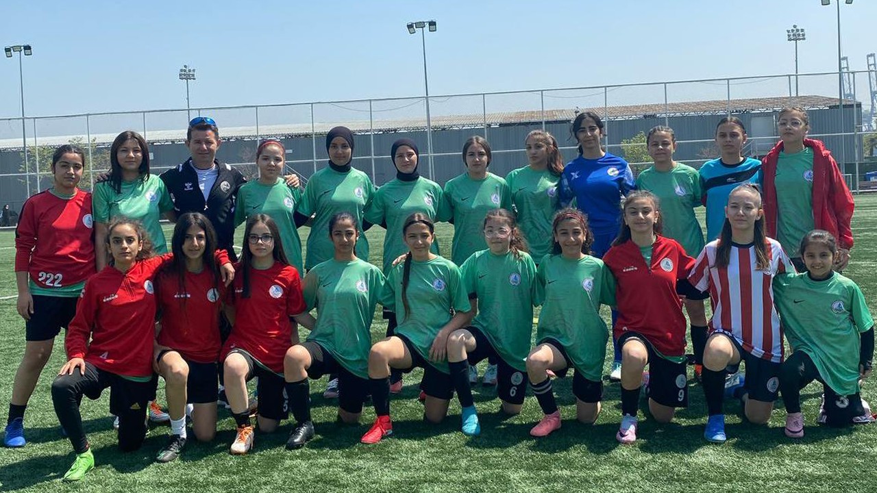 Körfez’in futbolcu kızları yeşil sahalarda parlıyor!