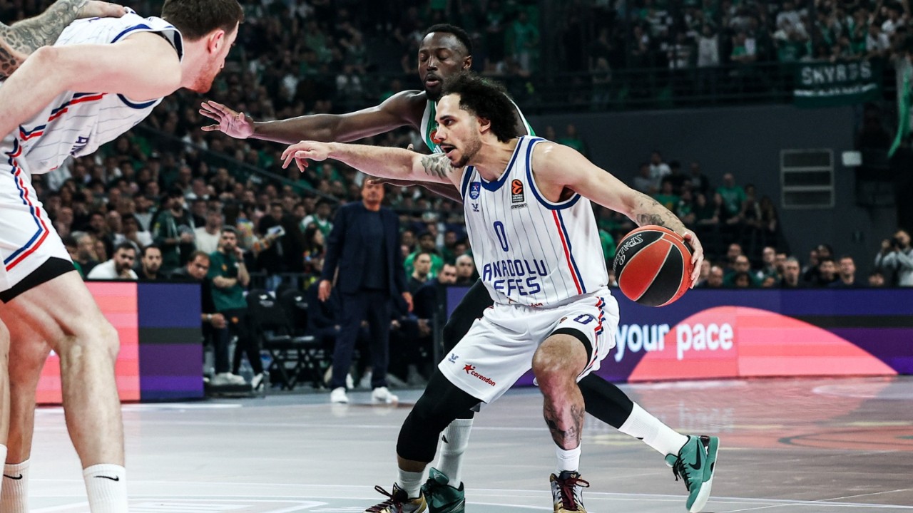Anadolu Efes, Yunanistan'dan galibiyeti çaldı! 76-79