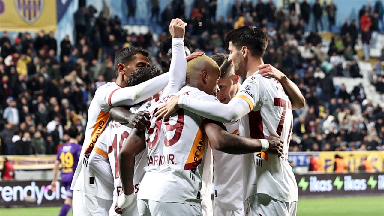Galatasaray yıldızlarıyla farklı kazandı: 1-5