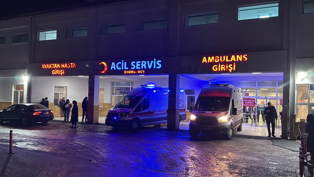 Sivas’ta gıda zehirlenmesi faciası: Onlarca öğrenci hastaneye kaldırıldı!