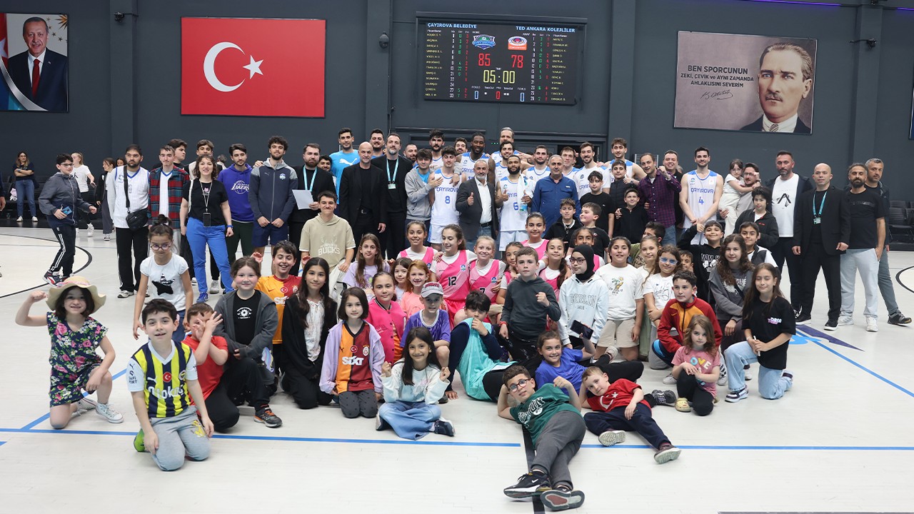 Çayırova Belediyesi Basketbol Takımı yarı final maçında