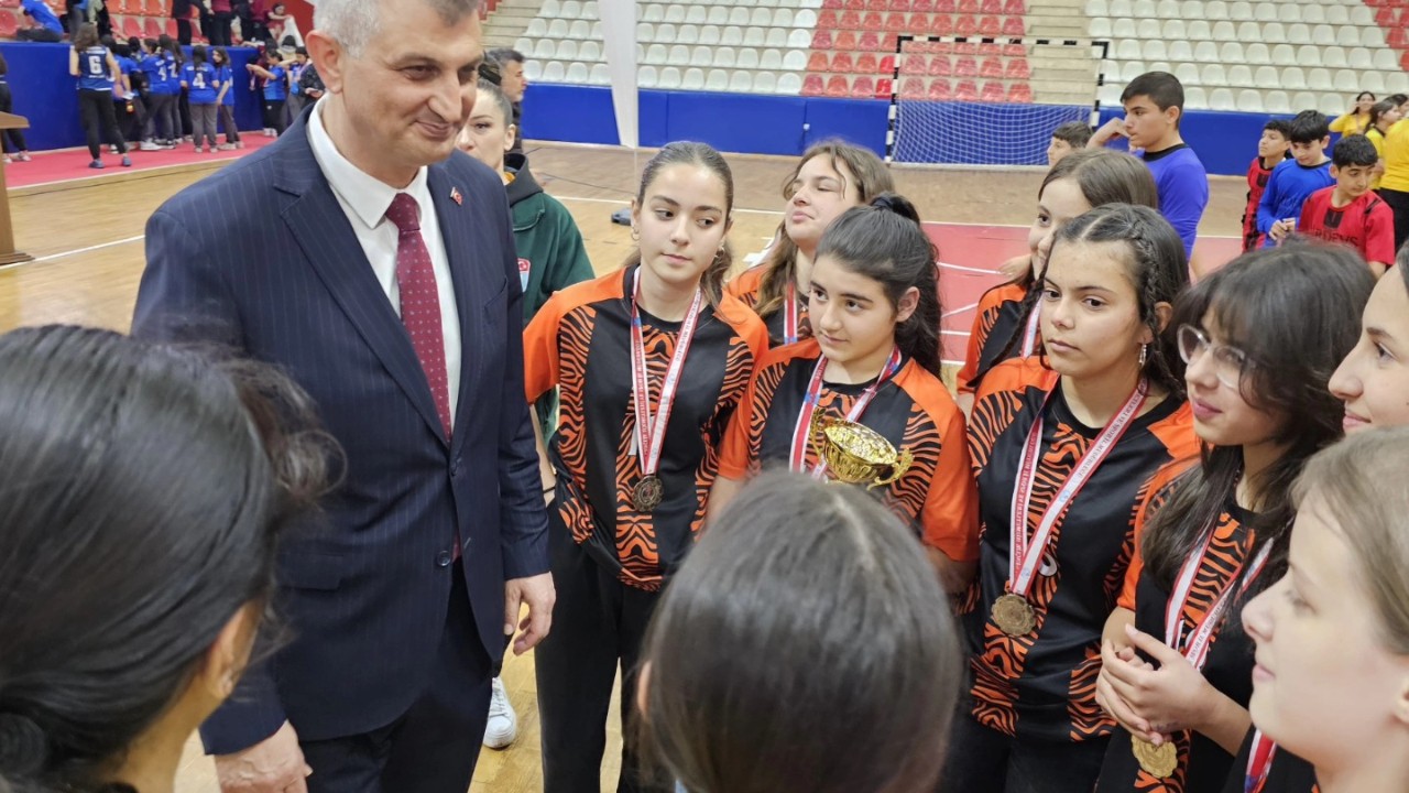 Gölcük'te gençler kıyasıya mücadele etti! Dereceye girenler ödüllerini aldı