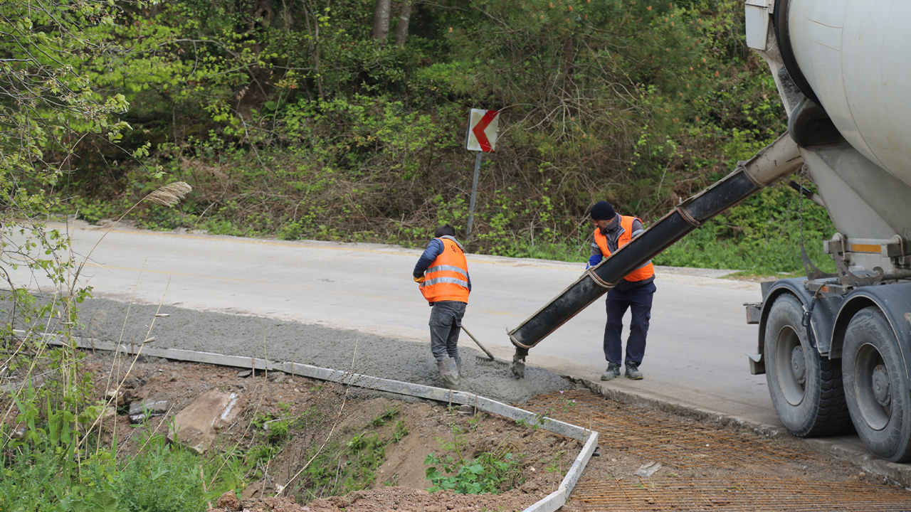 Kocaeli Büyükşehir Belediyesi'nden Kandıra yollarında çalışma!