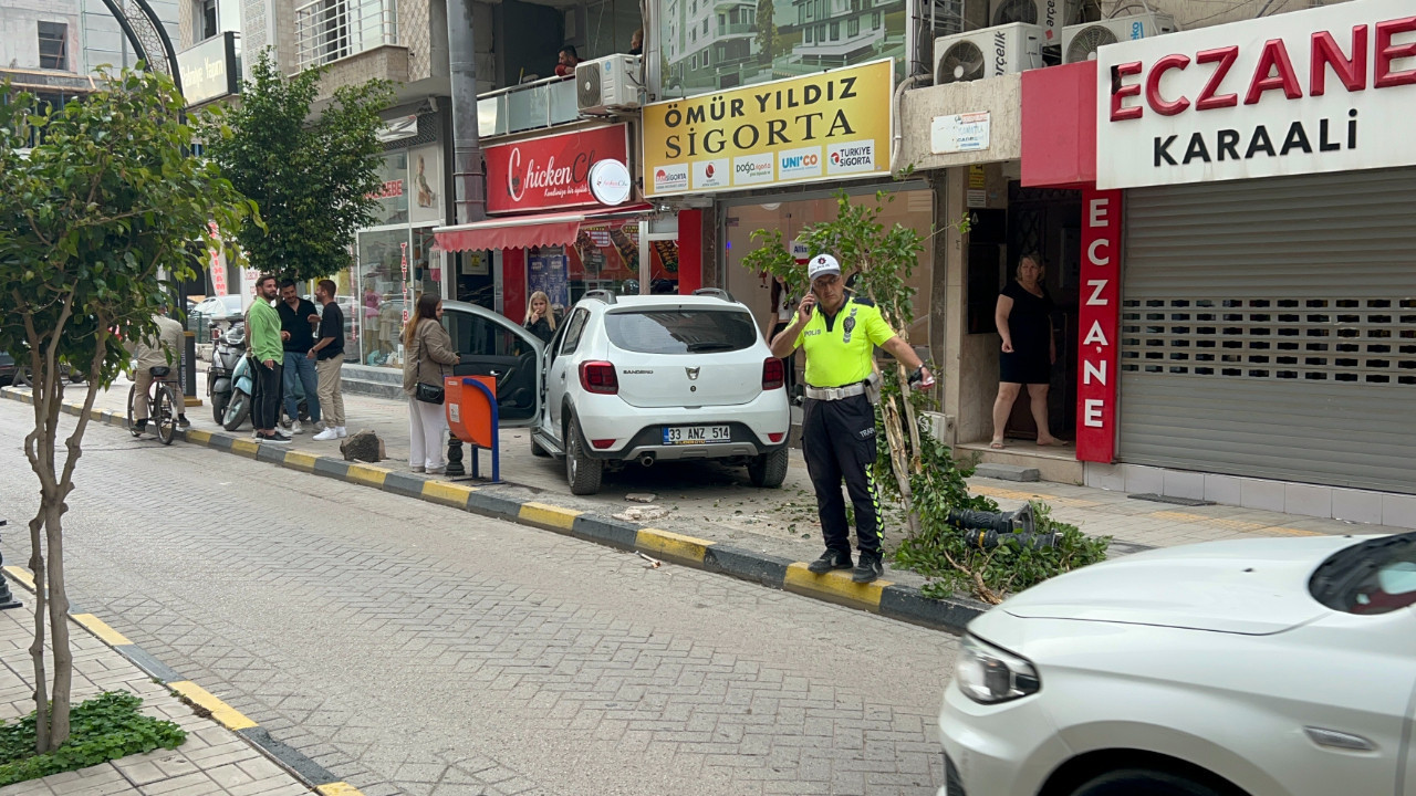 Bir anlık dalgınlık... Fren yerine gaza bastı!